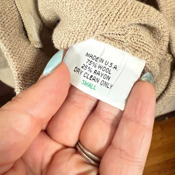 90s Vintage | Beige Wool Long line Cardigan Sweater Unique Gold Buttons | Small - Picture 8 of 9